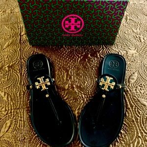 Tory Burch 8M black thong sandal